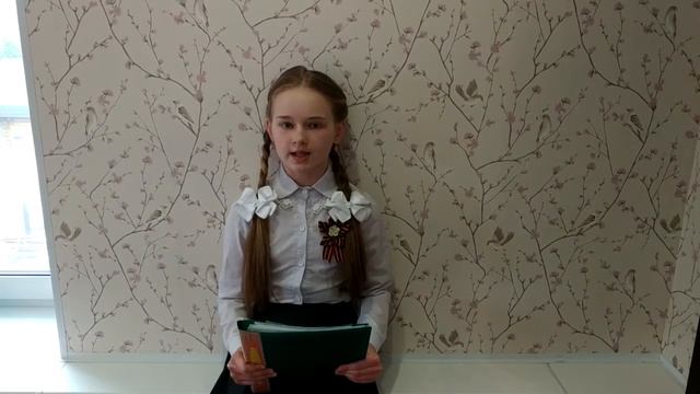 Говорова Виктория с исполнением стихотворения К. Симонова За пять минут уж снегом талым смотреть онлайн