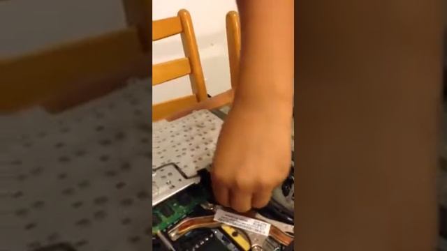 An instructional on how to change Dell Latitude D620 keyboard смотреть онлайн