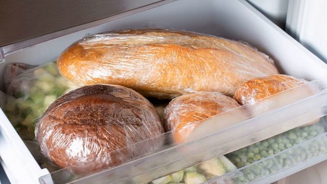 Как долго хлеб может храниться в морозильной камере? смотреть онлайн
