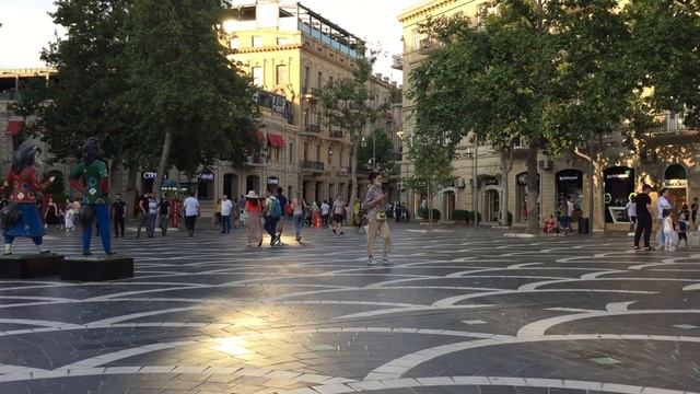 Baku, Azerbaijan, City Center/ Центр Баку, ул. Торговая (Низами) смотреть онлайн