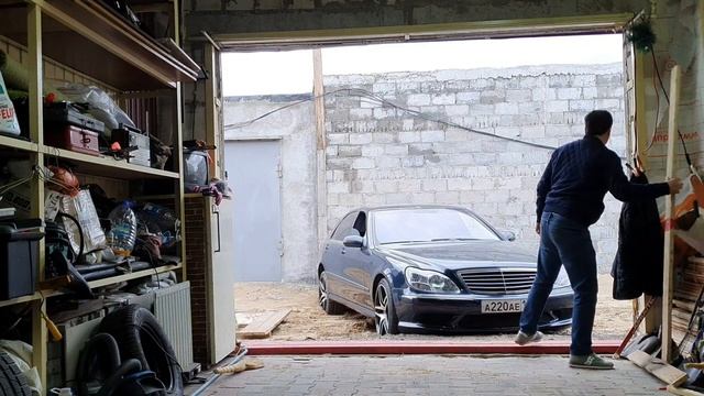 W220 ВЫГНАЛ ИЗ ГАРАЖА И ЖЕСТКО ЗАСТРЯЛ. смотреть онлайн