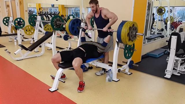 Жим лежа 200 кг в слингшоте. Андрей Бурачковский смотреть онлайн