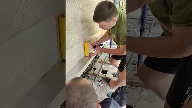 Как работать с силиконовой матрицей, имитирующей фактуру брашированного Дерева, оттиск в штукатурке смотреть онлайн