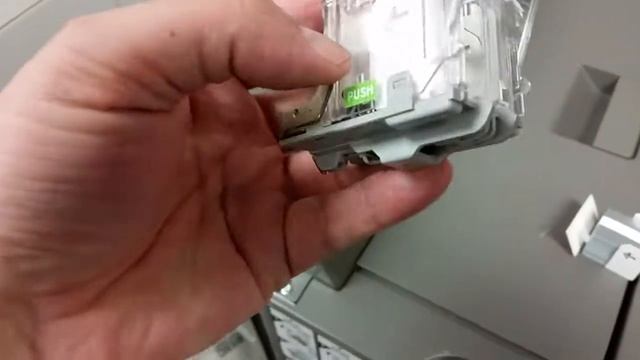 Changing the staples in the copier смотреть онлайн