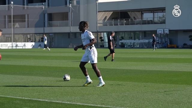 OUTRAGEOUS MODRIĆ goal before #ElClásico | Real Madrid - FC Barcelona смотреть онлайн