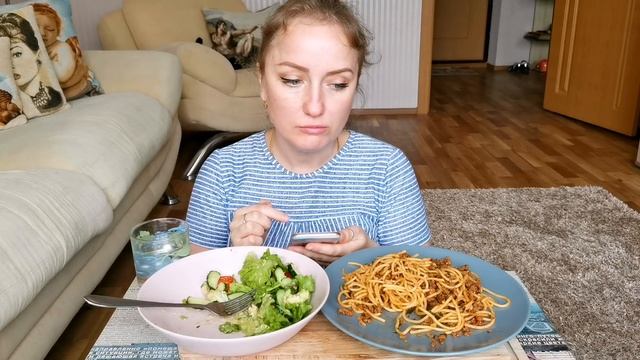 ПАРЕНЬ НЕ ХОЧЕТ ЖЕНИТЬСЯ / ХАЙП НА СЕМЕЙНЫХ РАЗБОРКАХ / МУКБАНГ / ПАСТА БОЛОНЬЕЗЕ И САЛАТ/ not ASMR смотреть онлайн