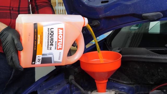 How to check the fluid levels Touran 1 1.6 ? смотреть онлайн