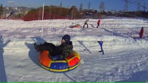 VLOG Катаемся с горы на плюшках Большие горки