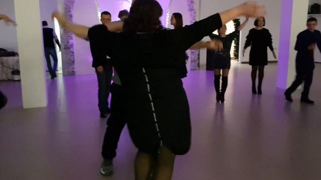 Пузатый старичок танцует лезгинку. смотреть онлайн