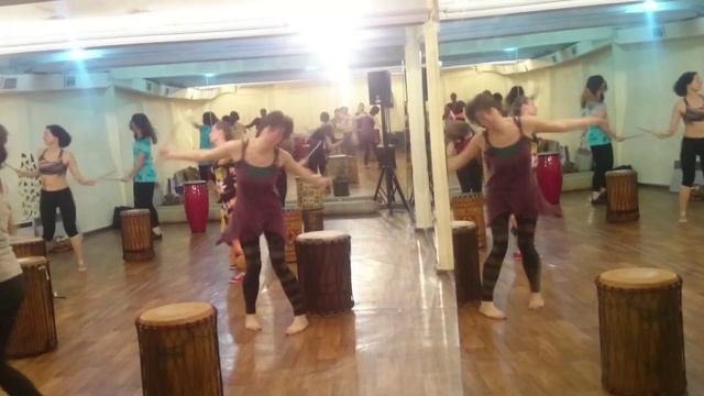 Мастер класс по африканским танцам с барабанами смотреть онлайн