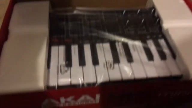 Akai Professional MPK Mini MKII 25-Key USB MIDI Controller Unboxing/setup смотреть онлайн