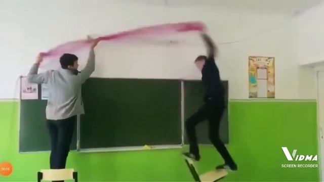 Они просто хотели украсить класс :( смотреть онлайн