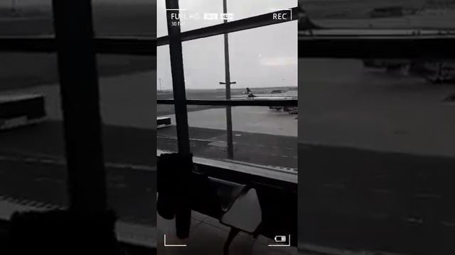 Piano Airport Prague - Czech Republic смотреть онлайн