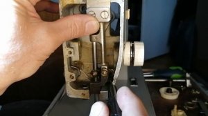 Veritas 8014/35 Почему тарелочки не освобождают верхнюю нить.