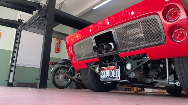 Riding in a 1964 GT40 смотреть онлайн