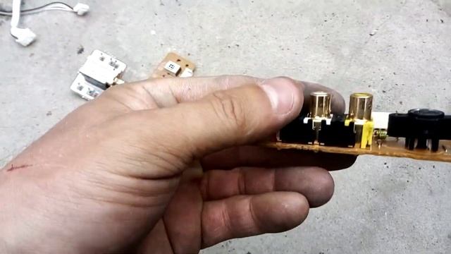 Разбор огромного телевизора SAMSUNG. Деньги из мусора. смотреть онлайн