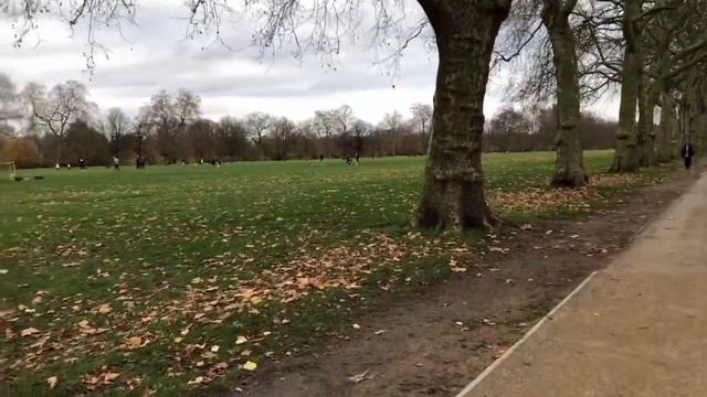 Walking around Queen Victoria Statue,Kensington Palace and Albert Memorial. смотреть онлайн