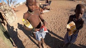 How a Himba tribe reacts when they meet me [S5 - Eps. 59].