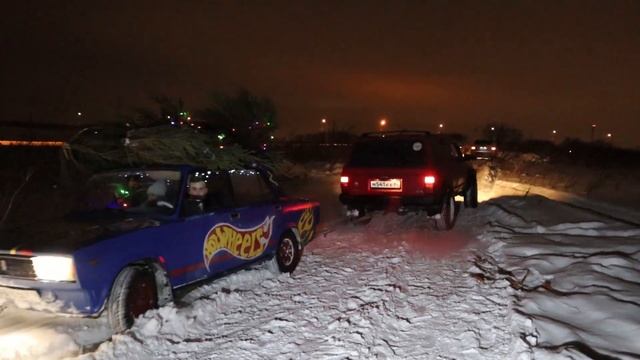 ДРИФТ с ЕЛКАМИ на КРЫШЕ. ОСТАВИЛИ жигу в ПОЛЕ!!! смотреть онлайн