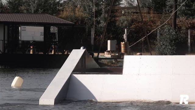 Как сделать transfer 270 to lipslide на вейке (How to transfer 270 to lipslide on a wakeboard) смотреть онлайн