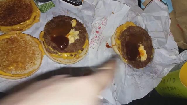 Секреты МакДональдс. Клиент 80 уровня. Создай свой бургер меню MacDonalds. 2 серия. КВАТРО Чизбурге смотреть онлайн
