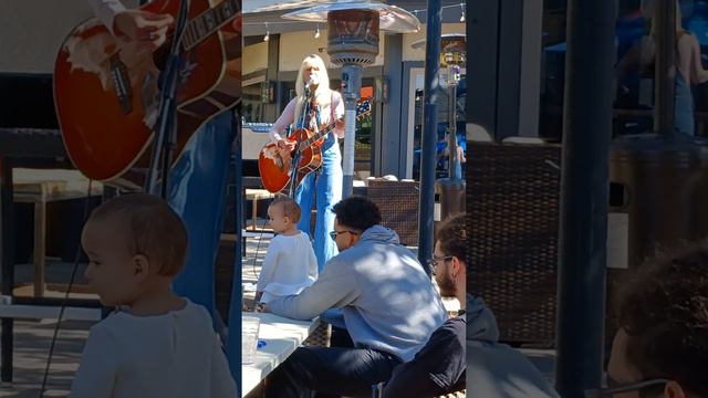 Любимое место многих туристов поесть и послушать спокойную музыку. смотреть онлайн