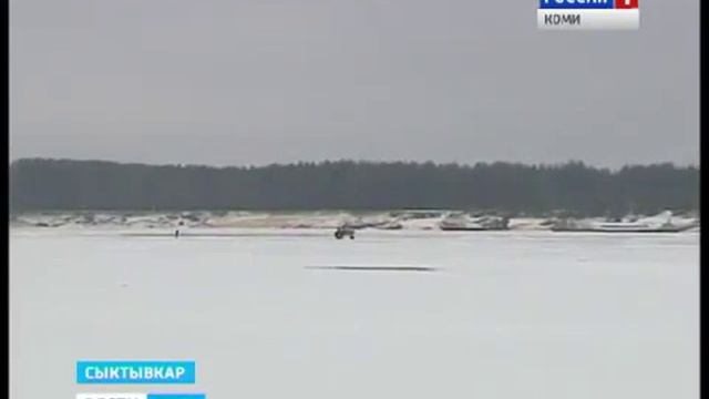 Под Сыктывкаром началось обустройство автомобильной ледовой переправы через Вычегду смотреть онлайн