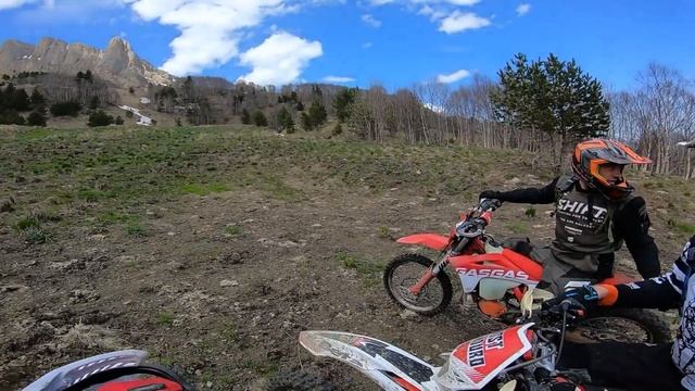 Нашли новую тропу к горе Большой Тхач. Удивительный ландшафт мраморного карьера! смотреть онлайн