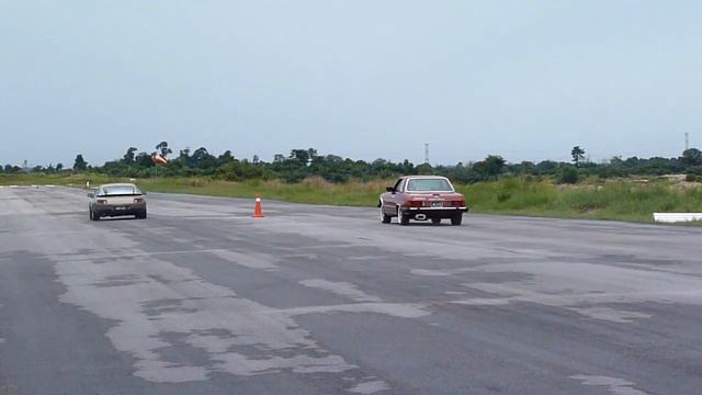 Porsche 928 vs Mercedes смотреть онлайн