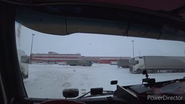 Сломал рёбра. Страшный сон Эдуардо "Как Европа едет в снегопад" смотреть онлайн