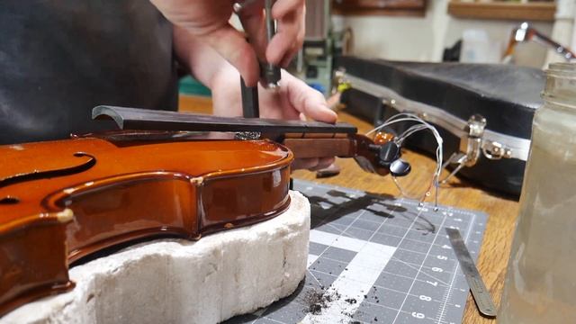 Violin Fingerboard Reglue смотреть онлайн