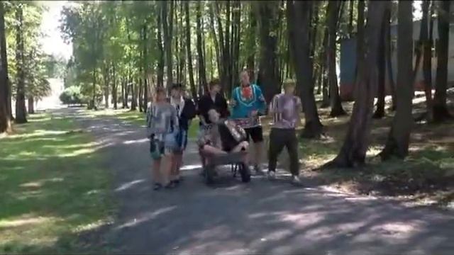 четкие ребята трясутся под панк-рок смотреть онлайн