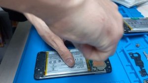 Можно ли из двух сломанных телефонов собрать одну? Пробуем на практике!