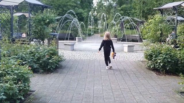 Наши будни | Печем печенье | Выбираем подарок | Сказочный парк смотреть онлайн