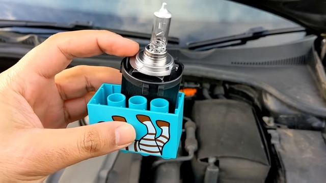 VW Golf Headlight bulb change THE HARD ONE! смотреть онлайн