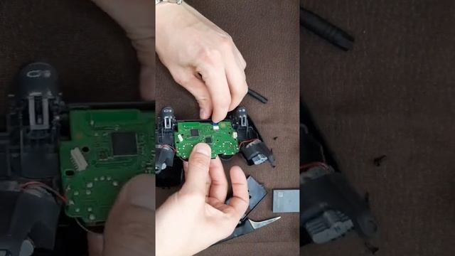 разбор + чистка dualshock 4 краткая инструкция, (ps4 , геймпад ремонт стика ).mp4 смотреть онлайн