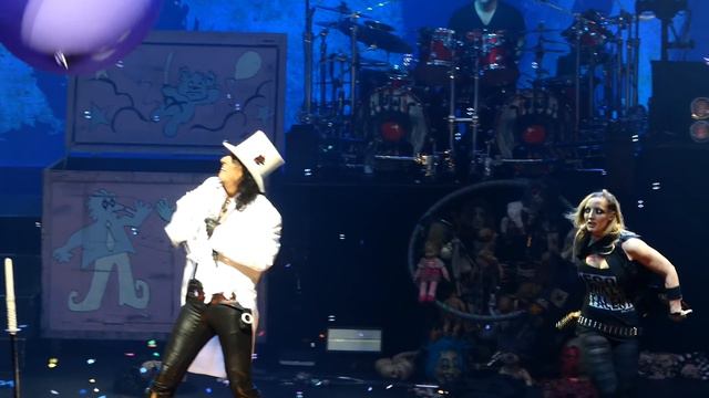 Alice Cooper - School's out - Live Paris 2017 смотреть онлайн