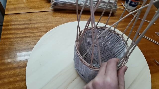 САМАЯ ПРОСТАЯ, НО ОЧЕНЬ КРАСИВАЯ ЗАГИБКА. ПЛЕТЕНИЕ ИЗ БУМАЖНЫХ ТРУБОЧЕК. смотреть онлайн