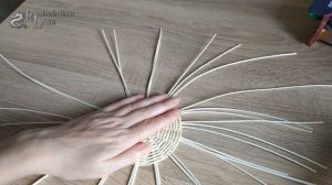 Красивая подставка под чашку. Плетение из натурального ротанга