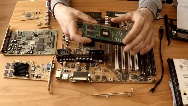 400Mhz Pentium II Reverse Sleeper Full System Build - Introducing The Hardware - ABIT BX6 Mobo смотреть онлайн