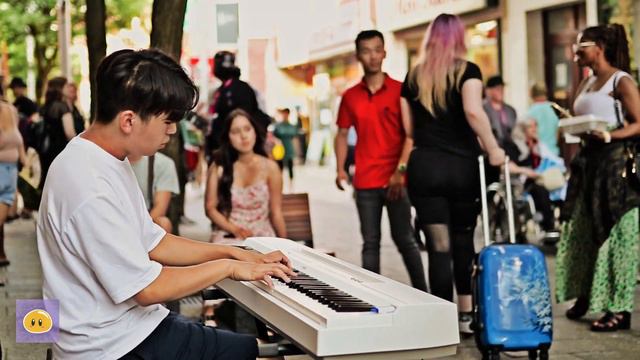 Girl Plays ANIMENZ Unravel In Public On Piano смотреть онлайн