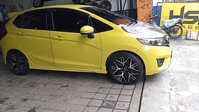 MODIFIKASI Honda jazz d bikin ganteng pakai velg HSR benawa R17 Solitairemotorsport. смотреть онлайн