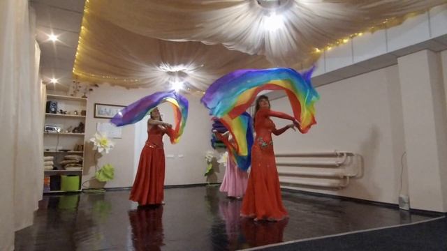 Танец с шалью. Группа восточного танца "Сария" смотреть онлайн