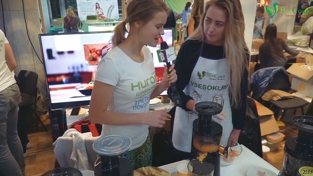 Милашка Стефани делает мандариновый сок на Hurom Alpha H-AA смотреть онлайн