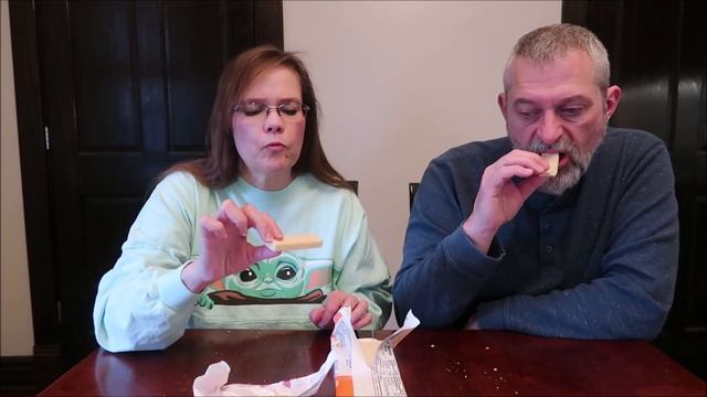 Voortman Bakery Wafers: Strawberries & Crème And Peaches & Crème Review