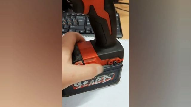 Кнопки для аккумуляторов MILWAUKEE серии М18 смотреть онлайн