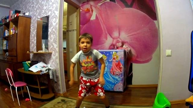 Рома танцует под Няша Крипер смотреть онлайн