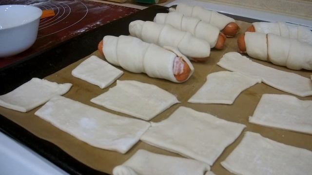 Сосиска в тесте в дорогу с беконом. смотреть онлайн