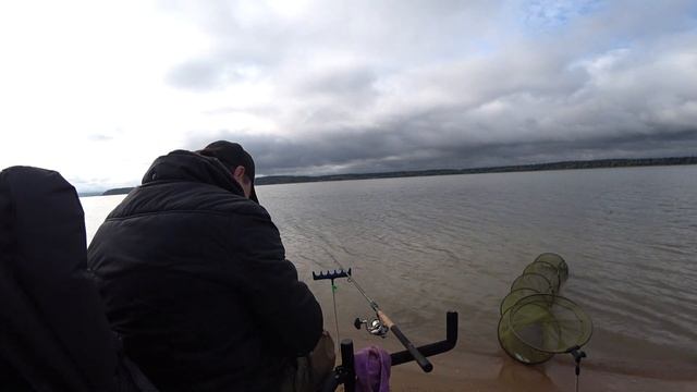 БЕШЕННЫЙ КЛЁВ на ОЗЕРНЕ. РЫБАЛКА НА ФИДЕР на ВОДОХРАНИЛИЩЕ. смотреть онлайн