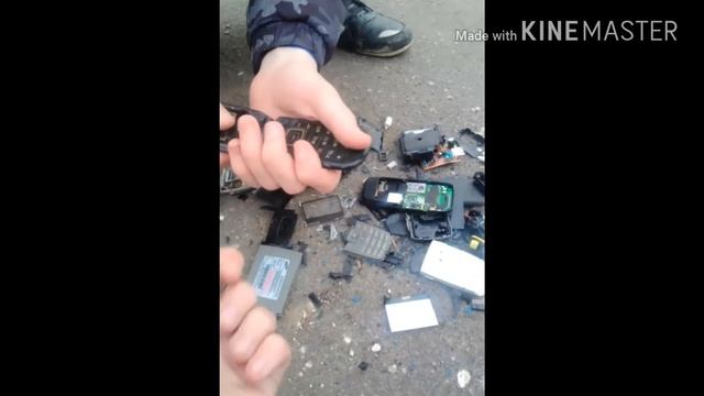 Разбили кнопочные телефоны (часть 2)!!!! смотреть онлайн